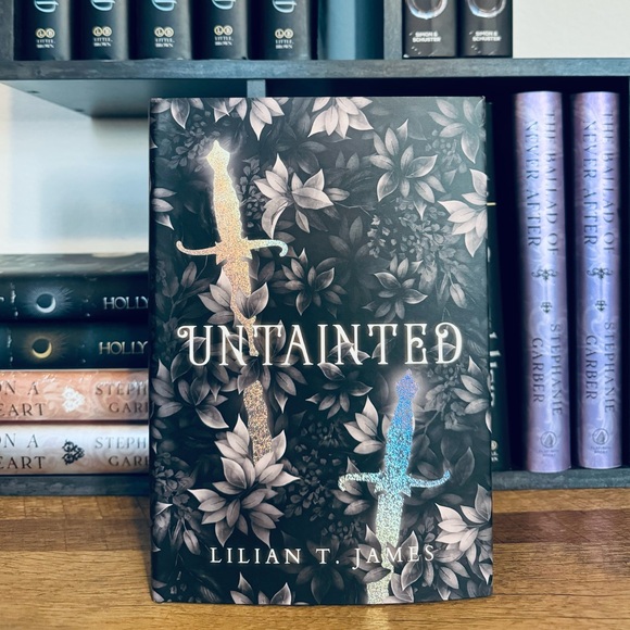 Bookish box Exclusive Signed Edition Untainted by Lilian T. James - Picture 3 of 15